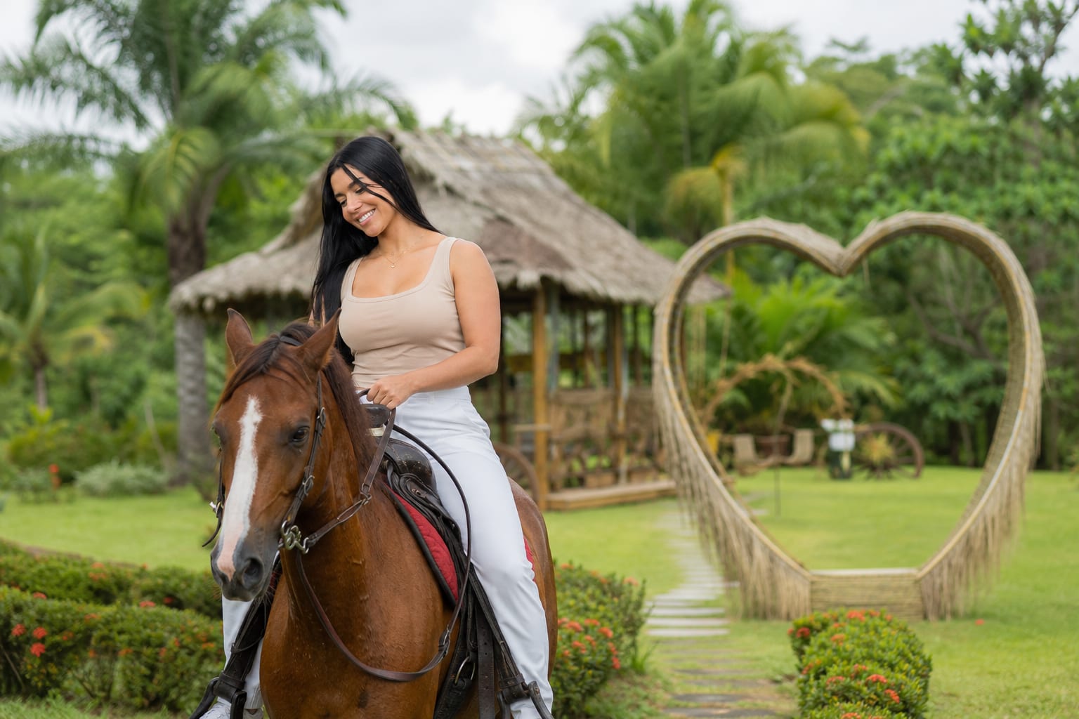 Cabalgata en los jardines campestres de Villa Martha